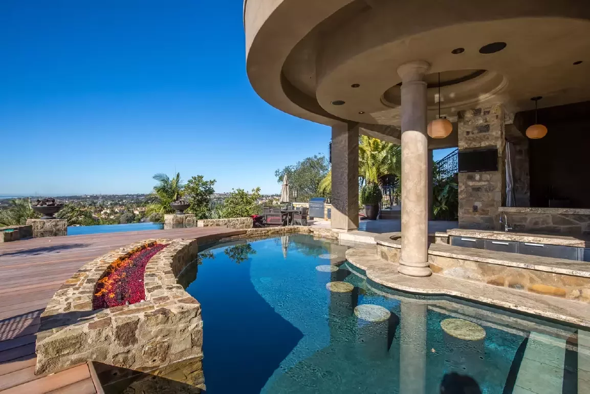 Exterior pool with audio