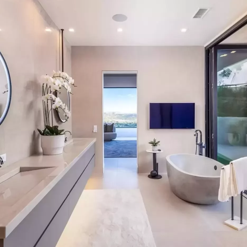 Primary Bathroom Tub and Video
