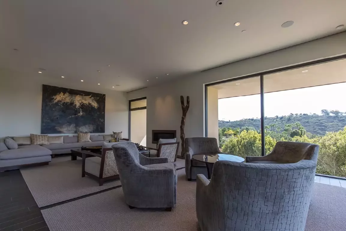 Sitting room w/view and audio